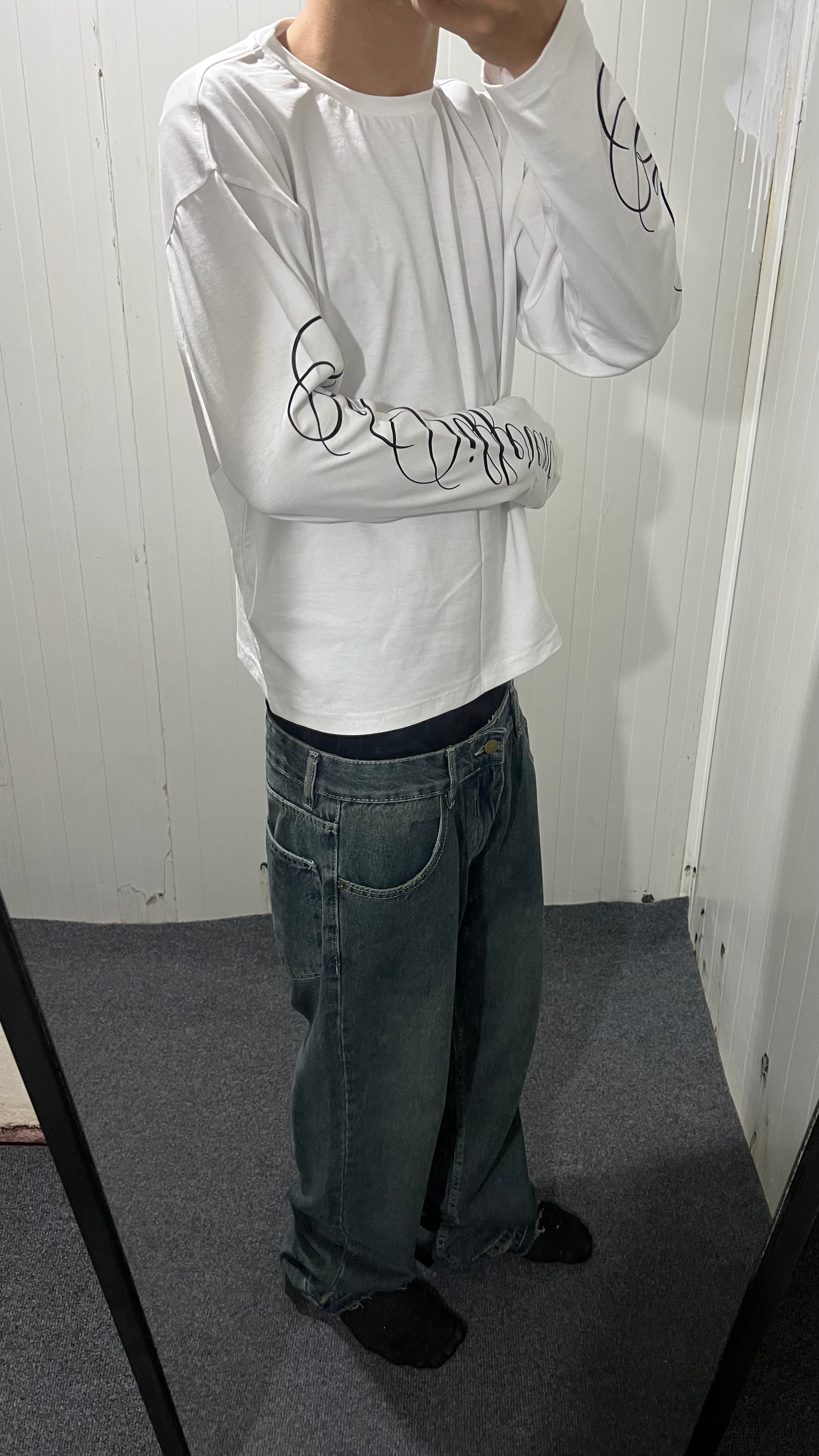 "BEDIFFERENT" LONG SLEEVE