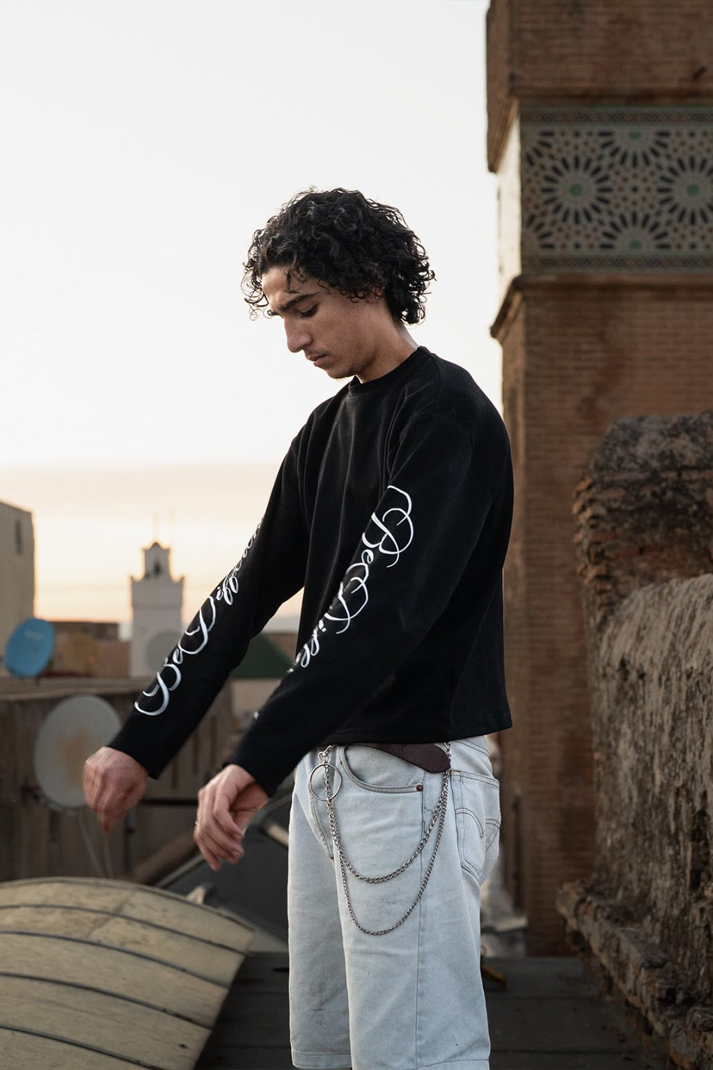 "BEDIFFERENT" LONG SLEEVE